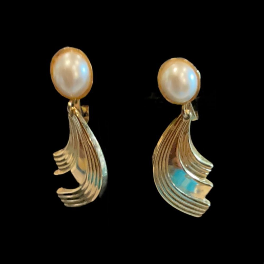 Gorgeous Vintage Clip Earrings 